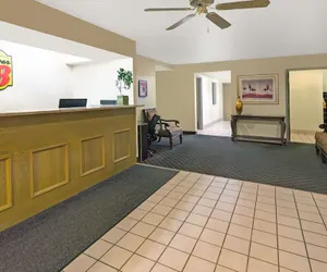Photo 3 - Super 8 by Wyndham Windsor