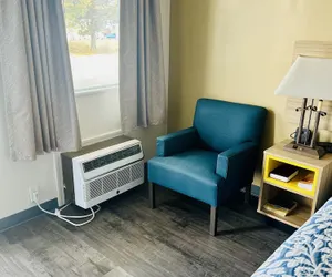 Photo 5 - Days Inn by Wyndham Fort Wayne