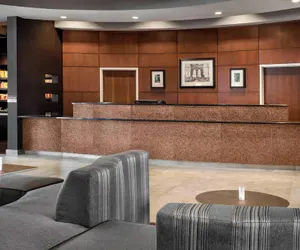 Photo 4 - Courtyard by Marriott Newark Elizabeth