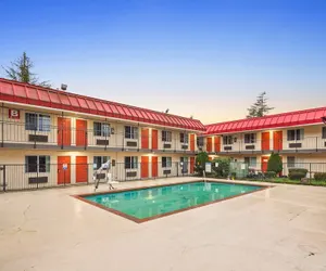 Photo 2 - Inn at Lake Washington By OYO I-405