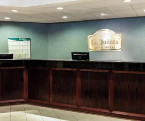 Photo 3 - La Quinta Inn & Suites by Wyndham Milwaukee SW New Berlin