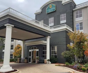 Photo 2 - La Quinta Inn & Suites by Wyndham Milwaukee SW New Berlin