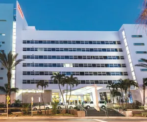 Photo 2 - Hotel Riu Plaza Miami Beach