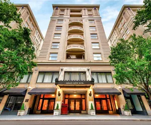 Photo 2 - Embassy Suites by Hilton Portland Downtown