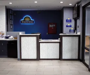 Photo 3 - Days Inn by Wyndham Montgomery