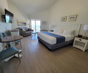 Photo 4 - Pointes North Beachfront Hotel – 2 Person Spa Tub Studios