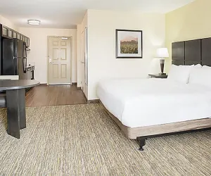 Photo 4 - MainStay Suites Kansas City Overland Park