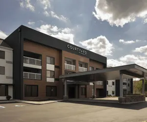 Photo 2 - Courtyard by Marriott Indianapolis Northwest