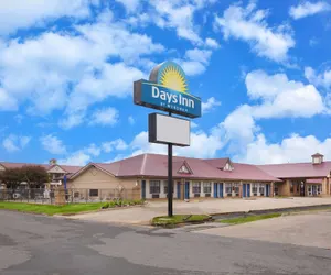 Photo 2 - Days Inn by Wyndham Lonoke