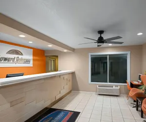 Photo 4 - Howard Johnson by Wyndham Modesto Ceres
