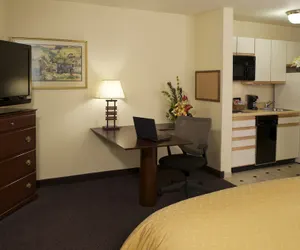 Photo 4 - Larkspur Landing Extended Stay Suites Hillsboro