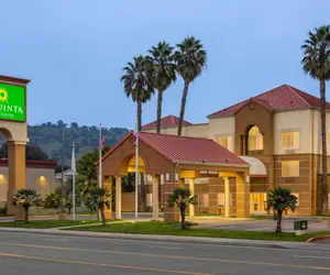 Photo 2 - La Quinta Inn & Suites by Wyndham Fairfield - Napa Valley