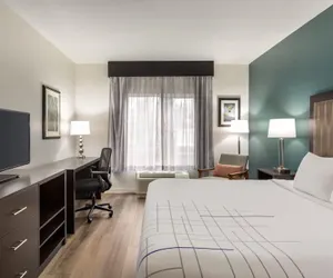 Photo 5 - La Quinta Inn & Suites by Wyndham Fairfield - Napa Valley