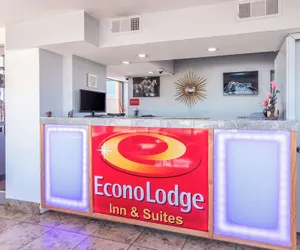 Photo 3 - Econo Lodge Inn & Suites Macon North