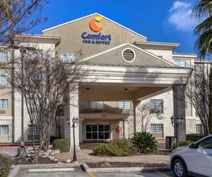 Photo 2 - Comfort Inn & Suites Texas Hill Country