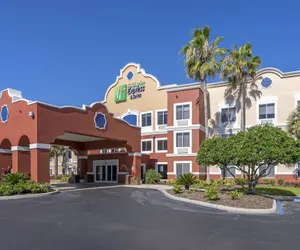 Photo 2 - Holiday Inn Express Hotel & Suites The Villages, an IHG Hotel