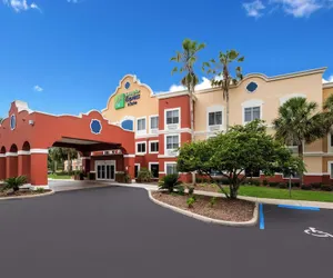 Photo 2 - Holiday Inn Express Hotel & Suites The Villages by IHG