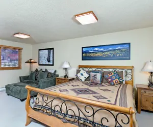 Photo 5 - The Crestwood Condominiums