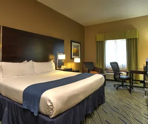 Photo 4 - Holiday Inn Express & Suites Midwest, an IHG Hotel