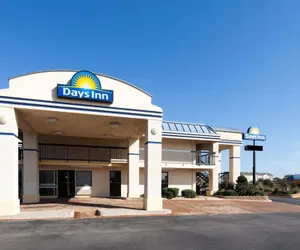 Photo 2 - Days Inn by Wyndham Oklahoma City West