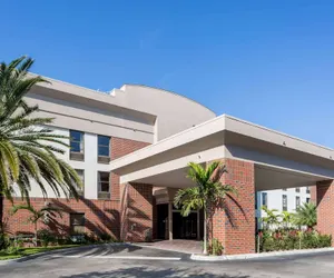 Photo 2 - Days Inn & Suites by Wyndham Fort Myers Near JetBlue Park