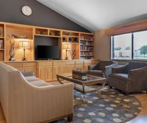 Photo 4 - SureStay Plus Hotel by Best Western Litchfield