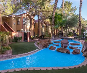 Photo 2 - Westgate Flamingo Bay Resort