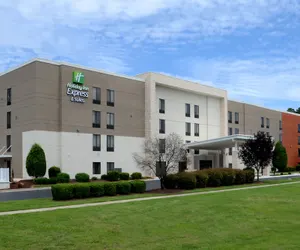 Photo 2 - Holiday Inn Express & Suites Raleigh Durham Airport at RTP, an IHG Hotel