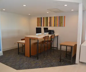 Photo 2 - Holiday Inn Express & Suites Waterville - North by IHG