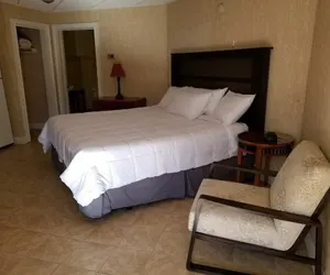 Photo 4 - Cedar Park Whirlpool Suites