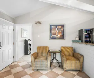 Photo 2 - Cedar Park Whirlpool Suites