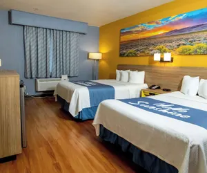 Photo 2 - Days Inn & Suites by Wyndham Houston North/Aldine