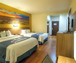 Photo 4 - Days Inn & Suites by Wyndham Houston North/Aldine
