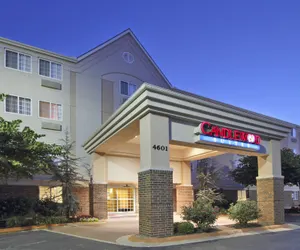 Photo 2 - Candlewood Suites Rogers / Bentonville, an IHG Hotel