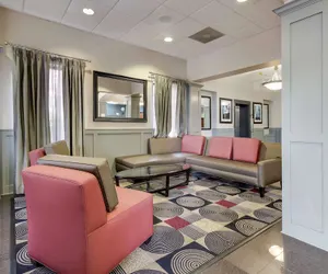 Photo 5 - SureStay Plus Hotel by Best Western Houston Medical Center