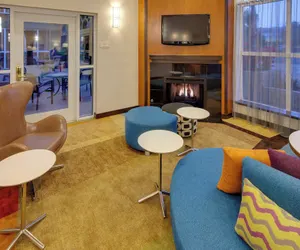 Photo 3 - Fairfield Inn & Suites by Marriott San Francisco Airport
