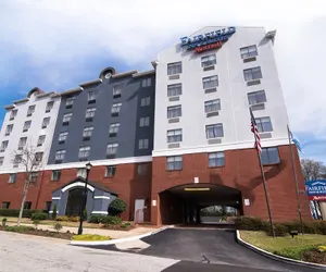 Photo 2 - Fairfield Inn and Suites by Marriott Atlanta Airport North