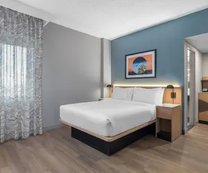 Photo 3 - DoubleTree by Hilton Phoenix Midtown