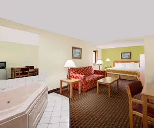 Photo 5 - Days Inn by Wyndham Fort Dodge