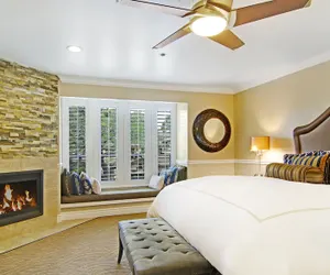 Photo 2 - Carriage House Inn