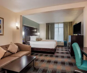 Photo 2 - Wingate by Wyndham - Orlando International Airport