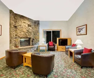 Photo 2 - Super 8 by Wyndham Belgrade/Bozeman Airport