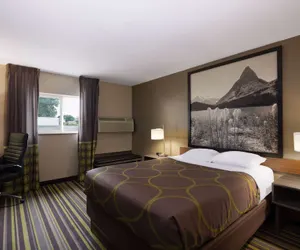 Photo 2 - Super 8 by Wyndham Belgrade/Bozeman Airport