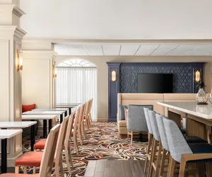 Photo 4 - Hampton Inn & Suites Newport/Middletown