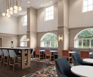 Photo 5 - Hampton Inn & Suites Newport/Middletown
