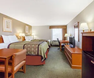 Photo 4 - Days Inn & Suites by Wyndham New Iberia