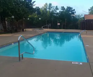 Photo 2 - Days Inn by Wyndham Hot Springs
