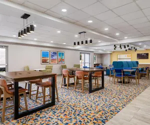 Photo 5 - Hampton Inn & Suites by Hilton Mesquite