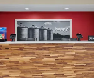 Photo 2 - Hampton Inn Kansas City The Legends
