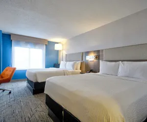 Photo 2 - Holiday Inn Express Hotel & Suites Buffalo-Airport by IHG
